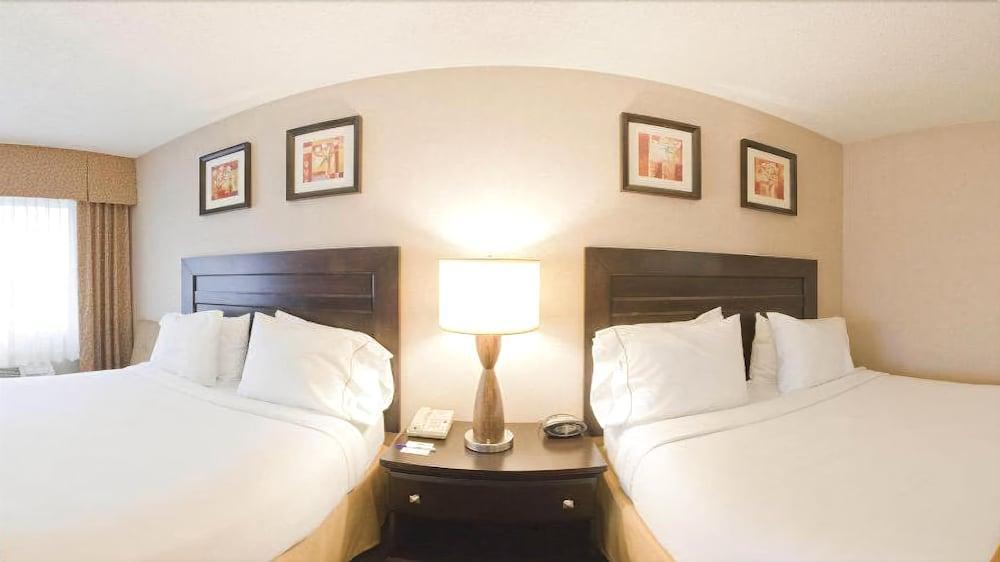 Hotel Clarion Pointe Medford Esterno foto