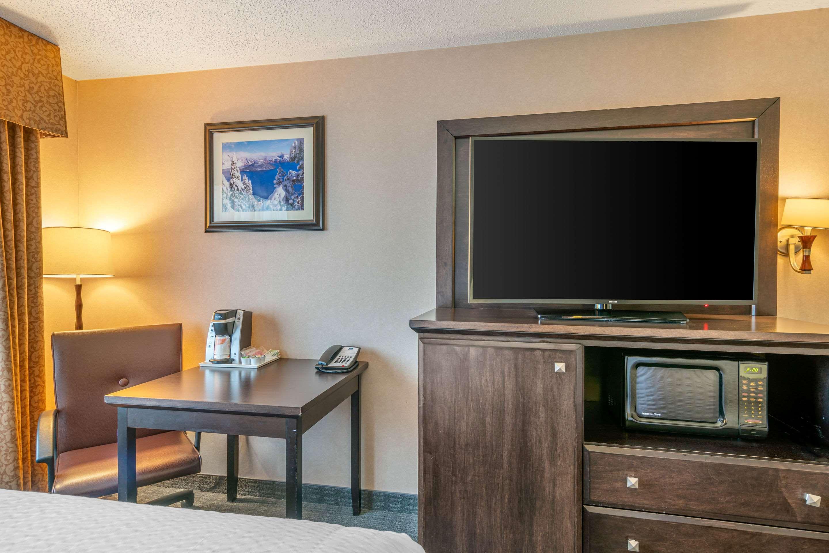 Hotel Clarion Pointe Medford Esterno foto