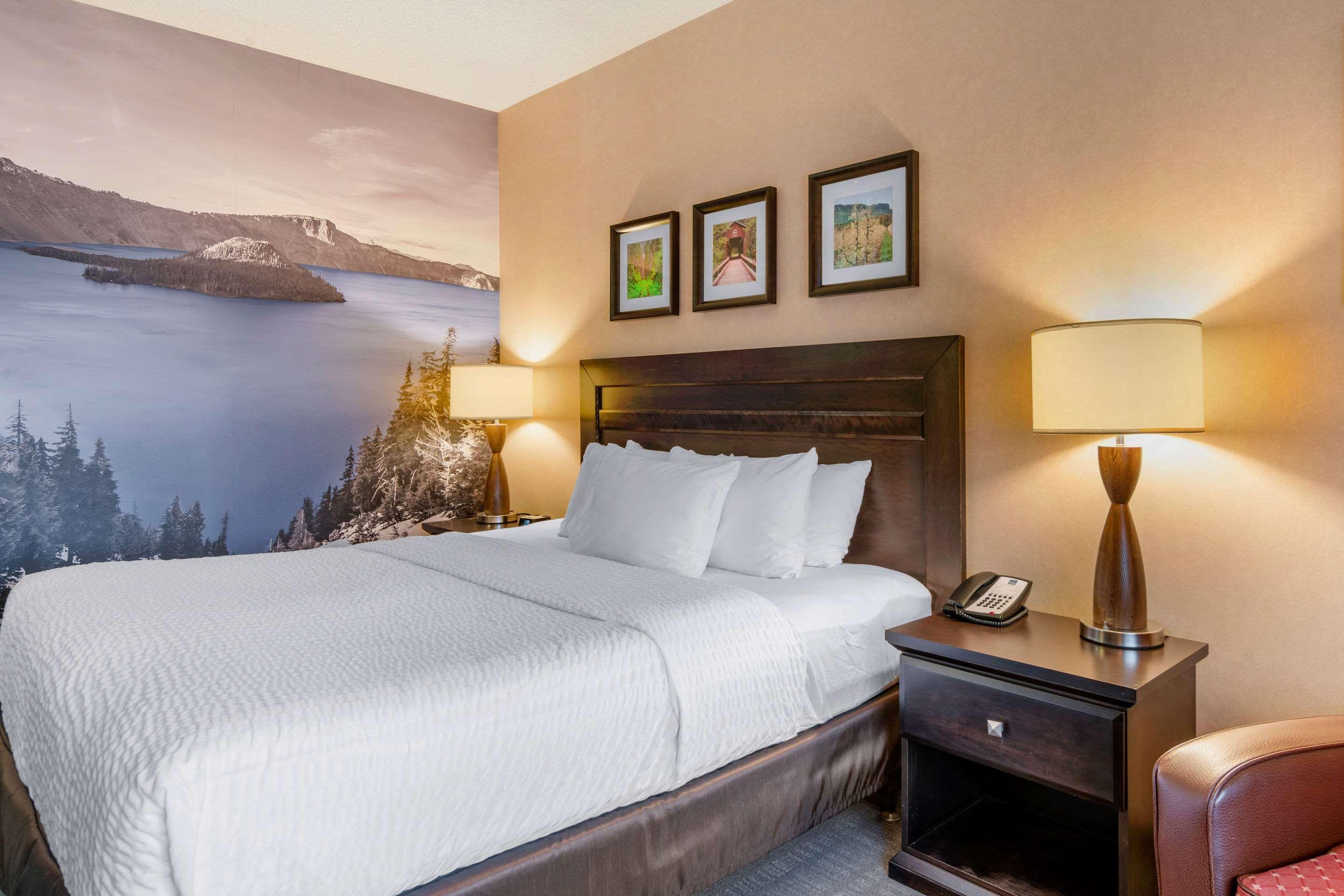 Hotel Clarion Pointe Medford Esterno foto