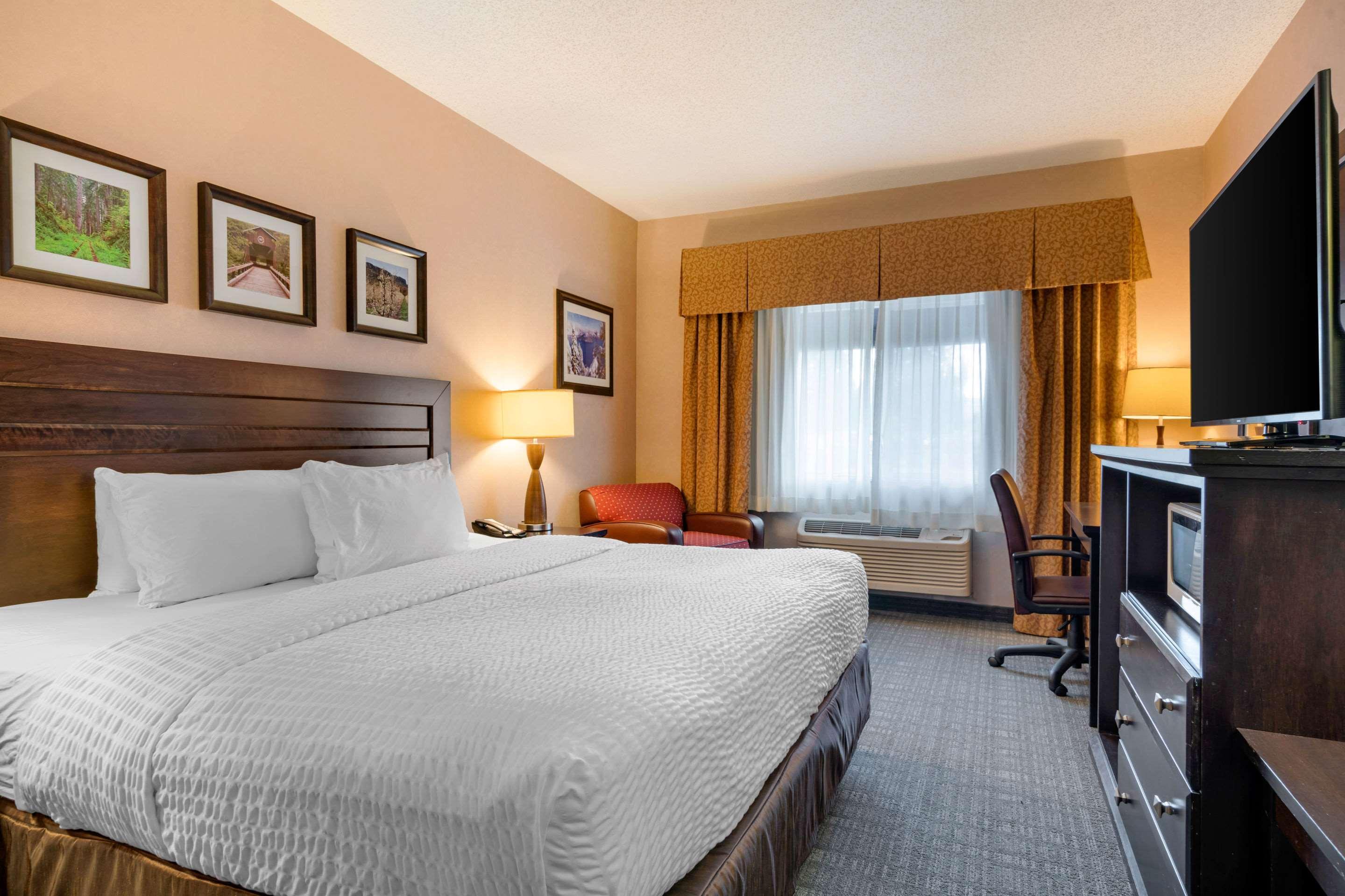 Hotel Clarion Pointe Medford Esterno foto