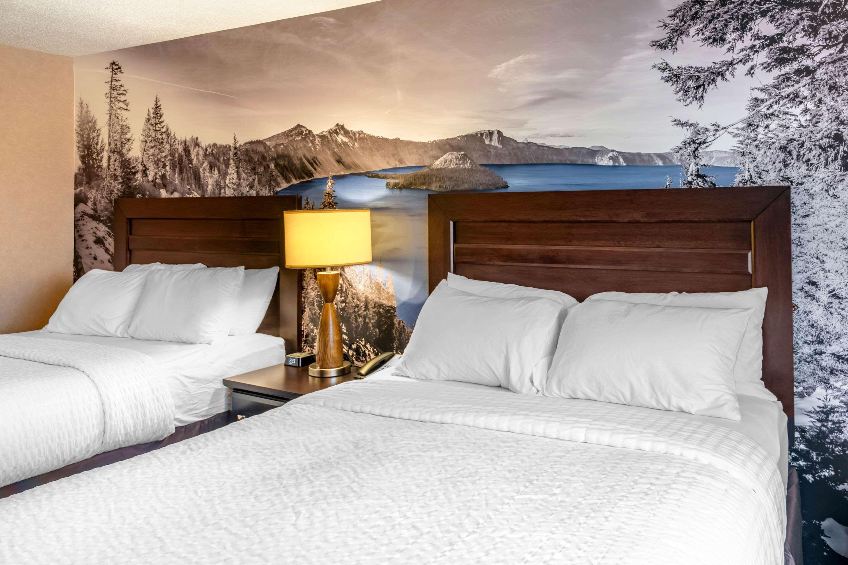 Hotel Clarion Pointe Medford Esterno foto
