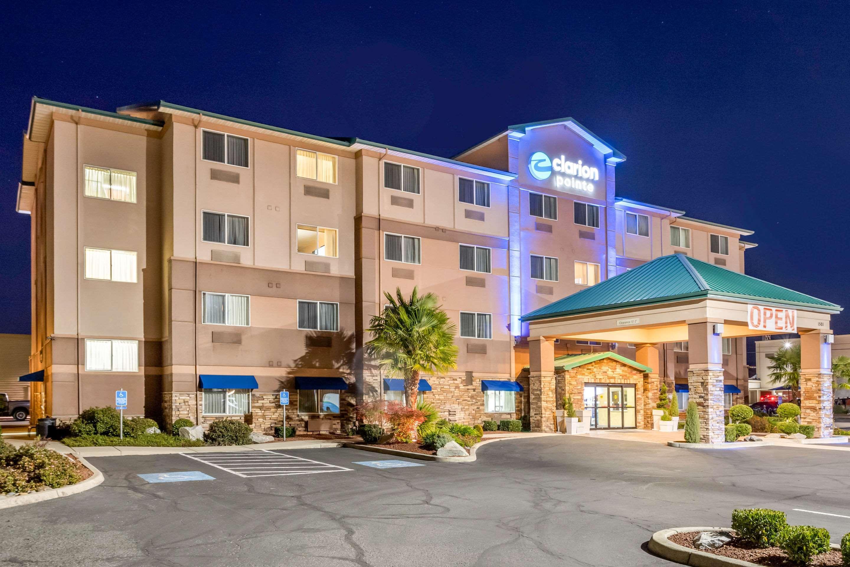 Hotel Clarion Pointe Medford Esterno foto