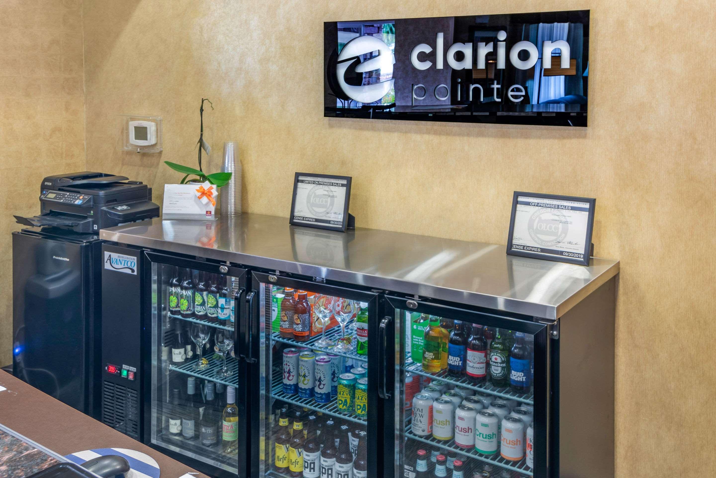 Hotel Clarion Pointe Medford Esterno foto