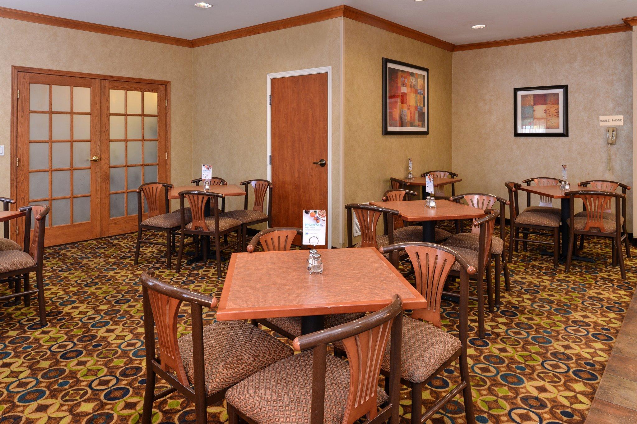 Hotel Clarion Pointe Medford Esterno foto
