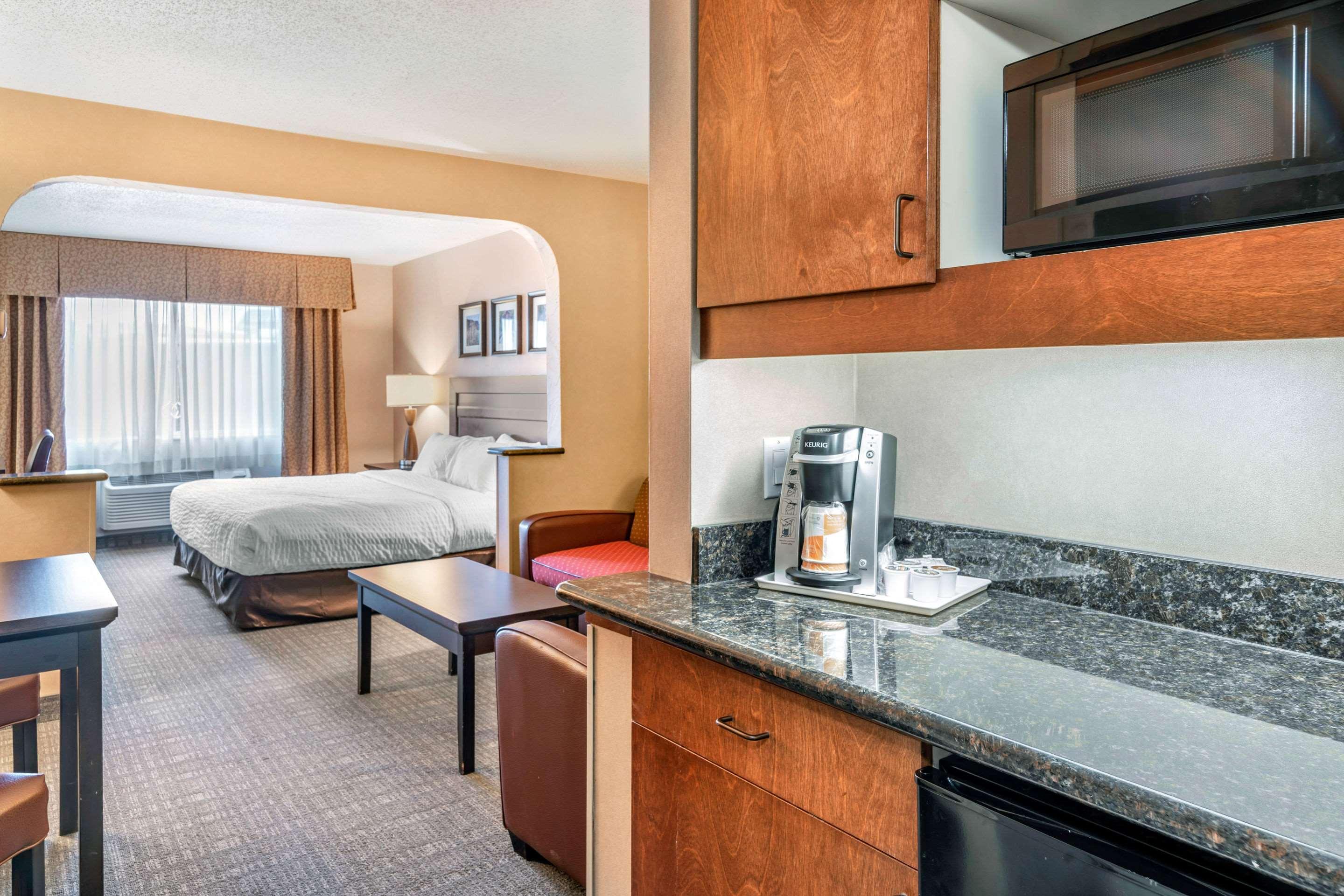 Hotel Clarion Pointe Medford Esterno foto