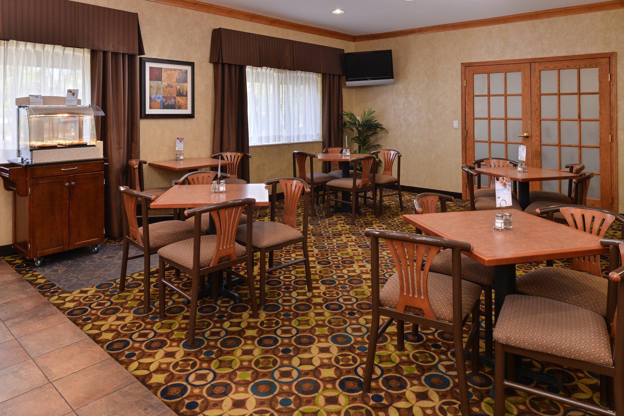 Hotel Clarion Pointe Medford Esterno foto