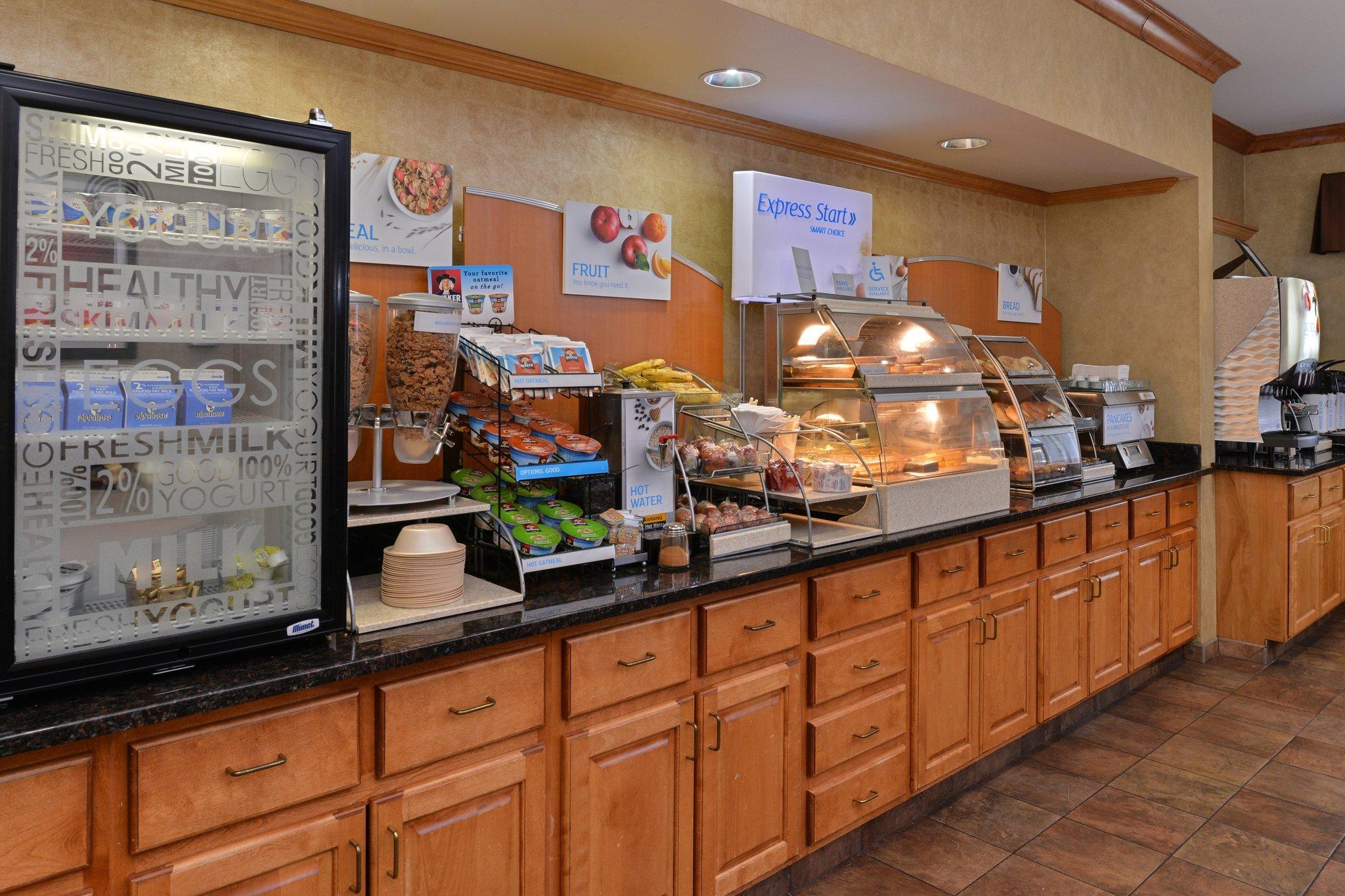 Hotel Clarion Pointe Medford Esterno foto
