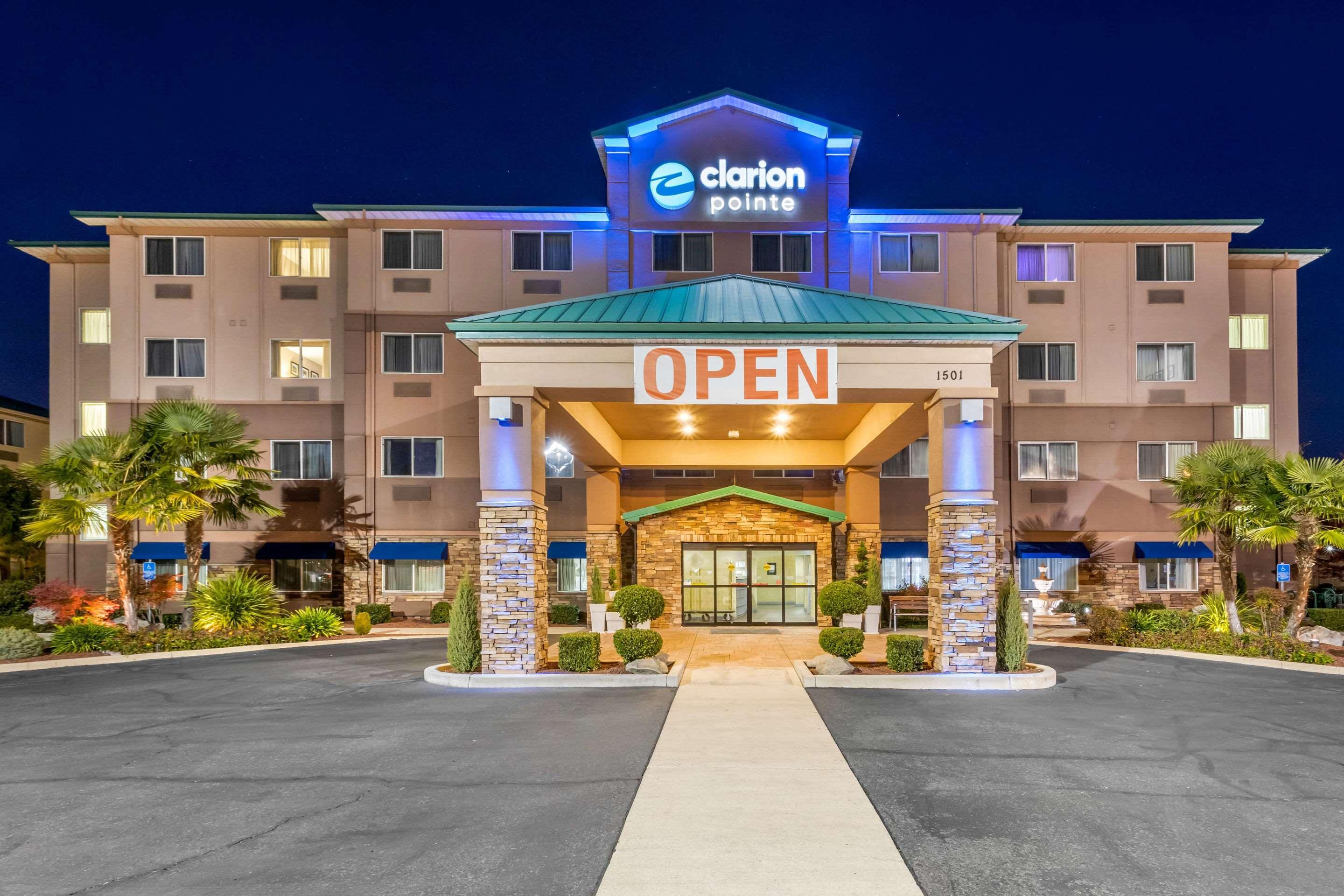 Hotel Clarion Pointe Medford Esterno foto