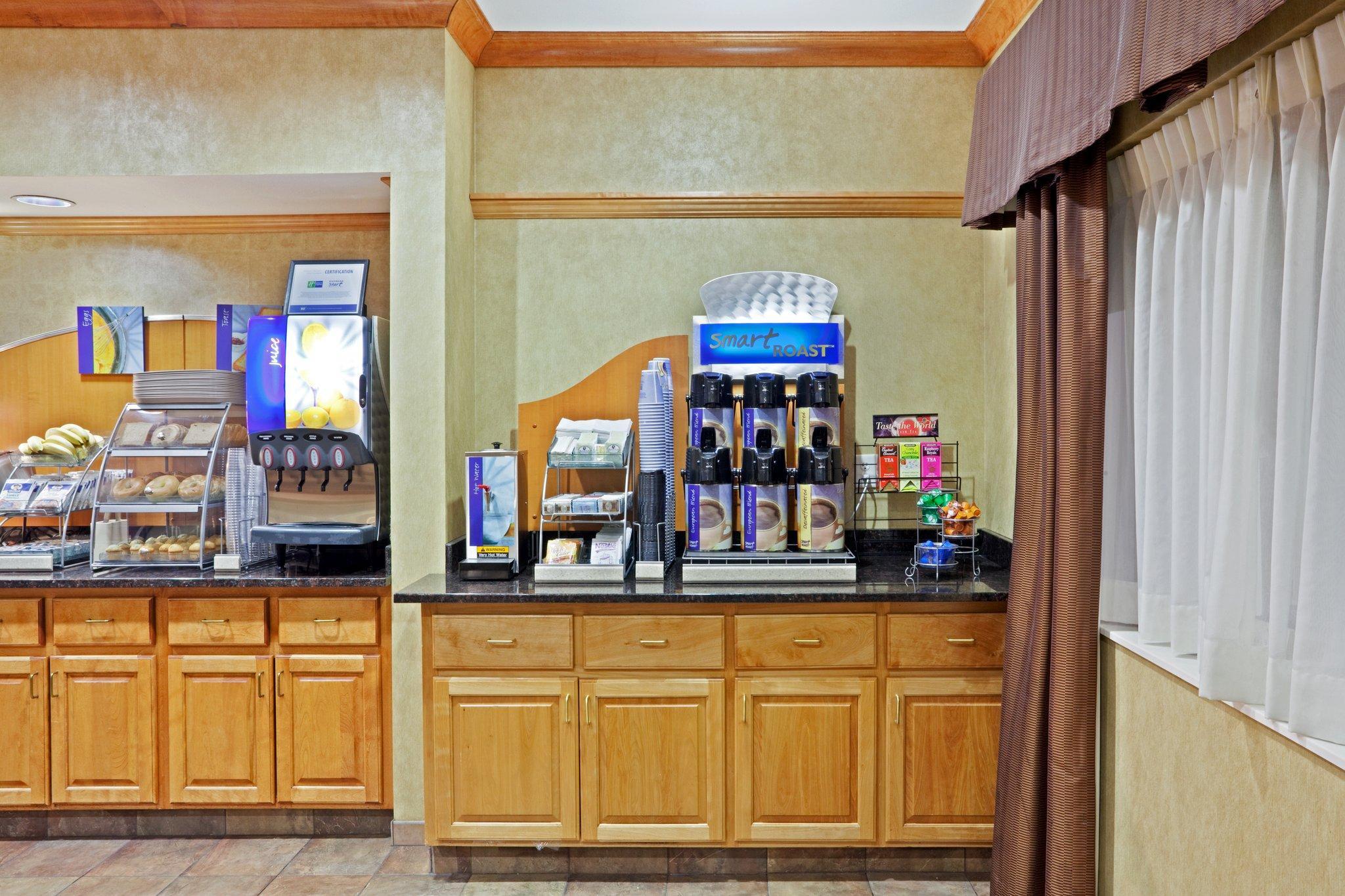 Hotel Clarion Pointe Medford Esterno foto