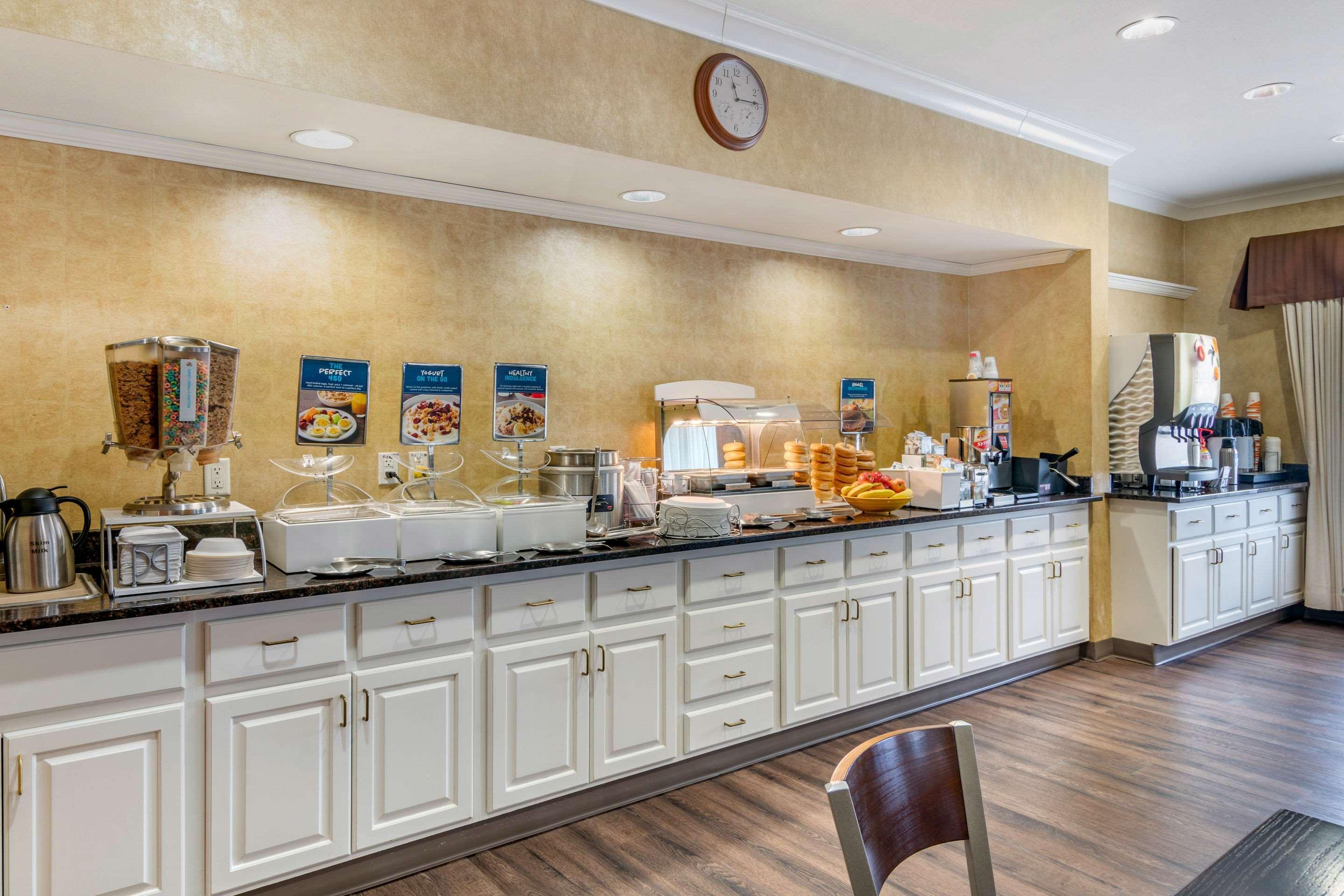 Hotel Clarion Pointe Medford Esterno foto