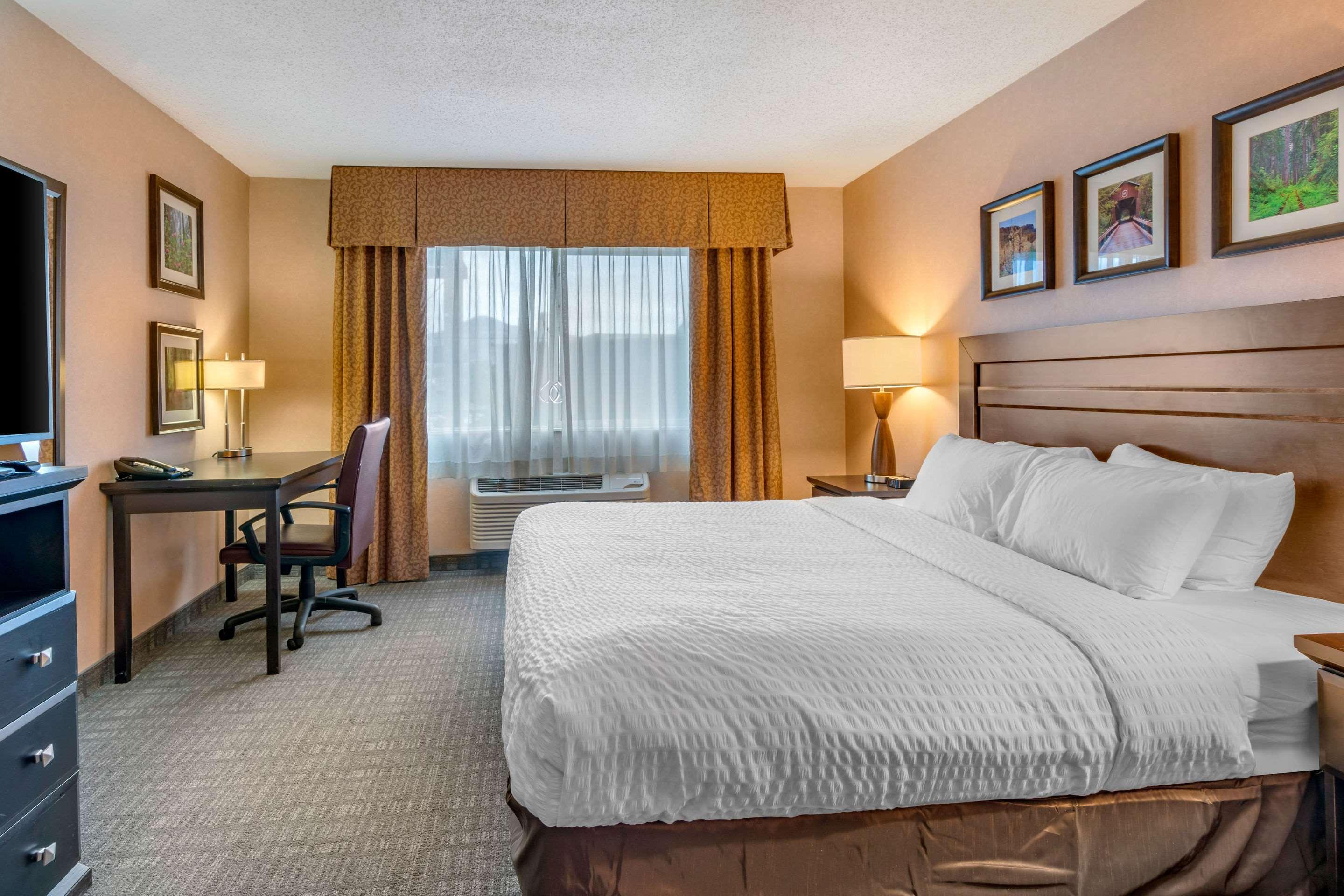 Hotel Clarion Pointe Medford Esterno foto