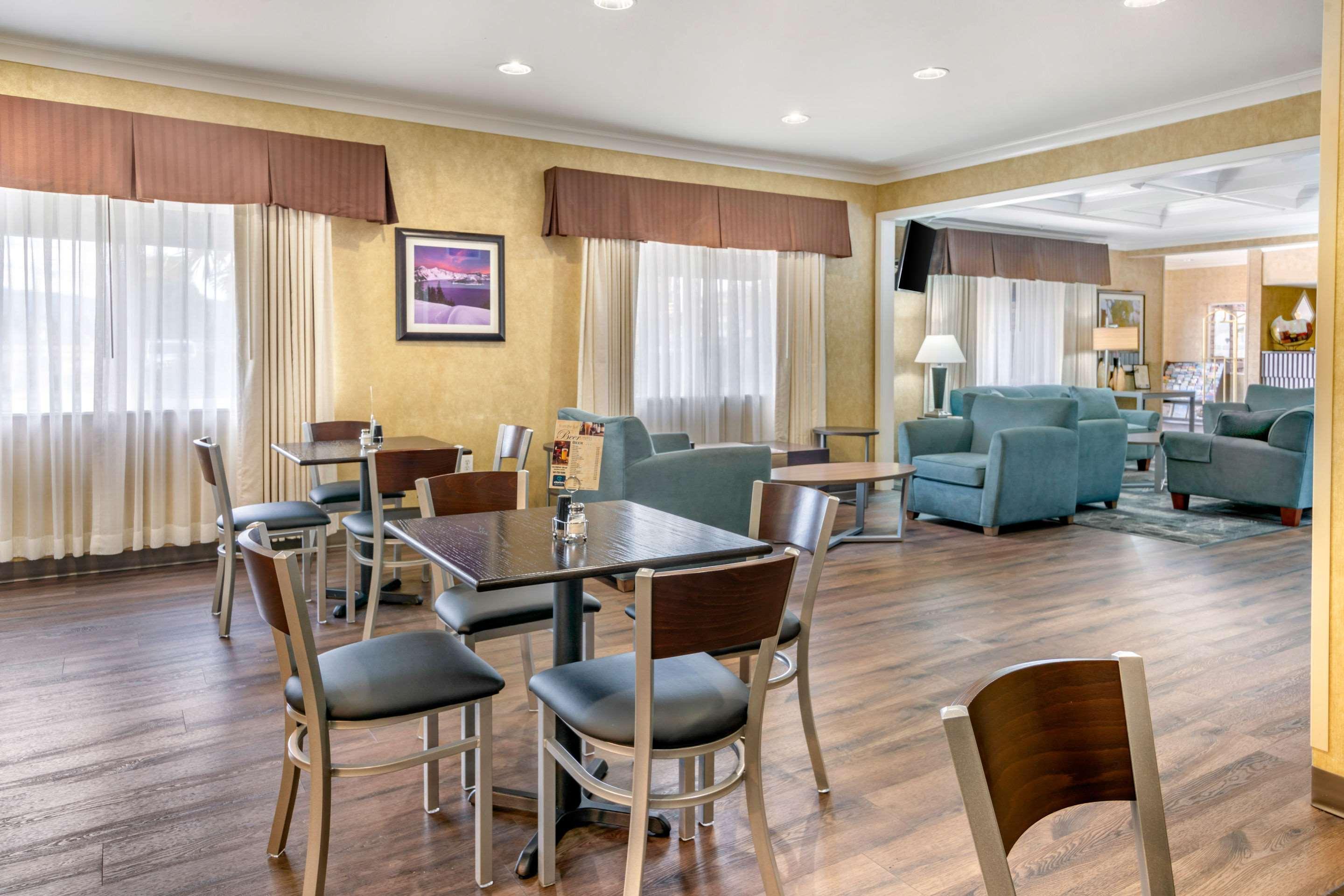 Hotel Clarion Pointe Medford Esterno foto