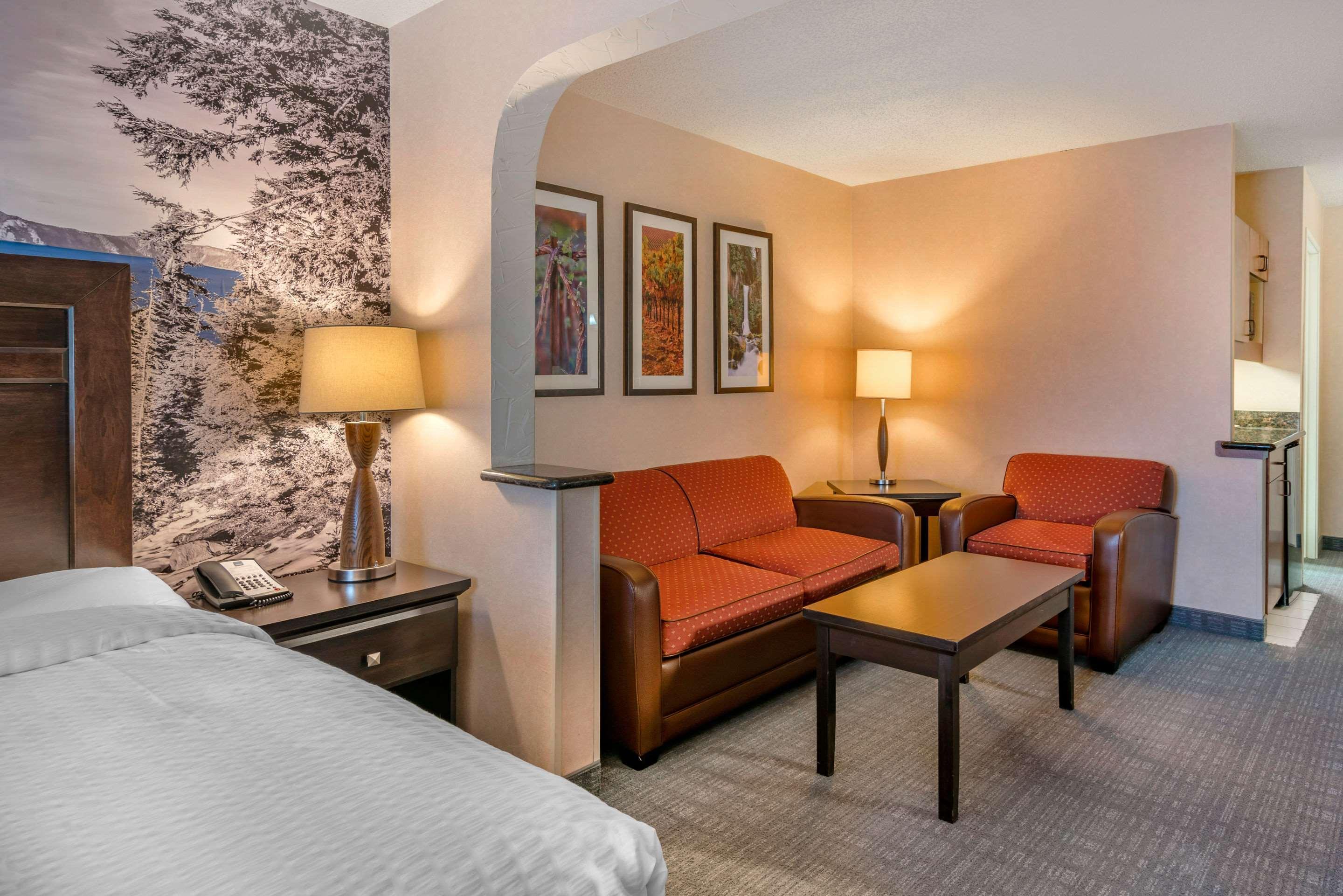 Hotel Clarion Pointe Medford Esterno foto