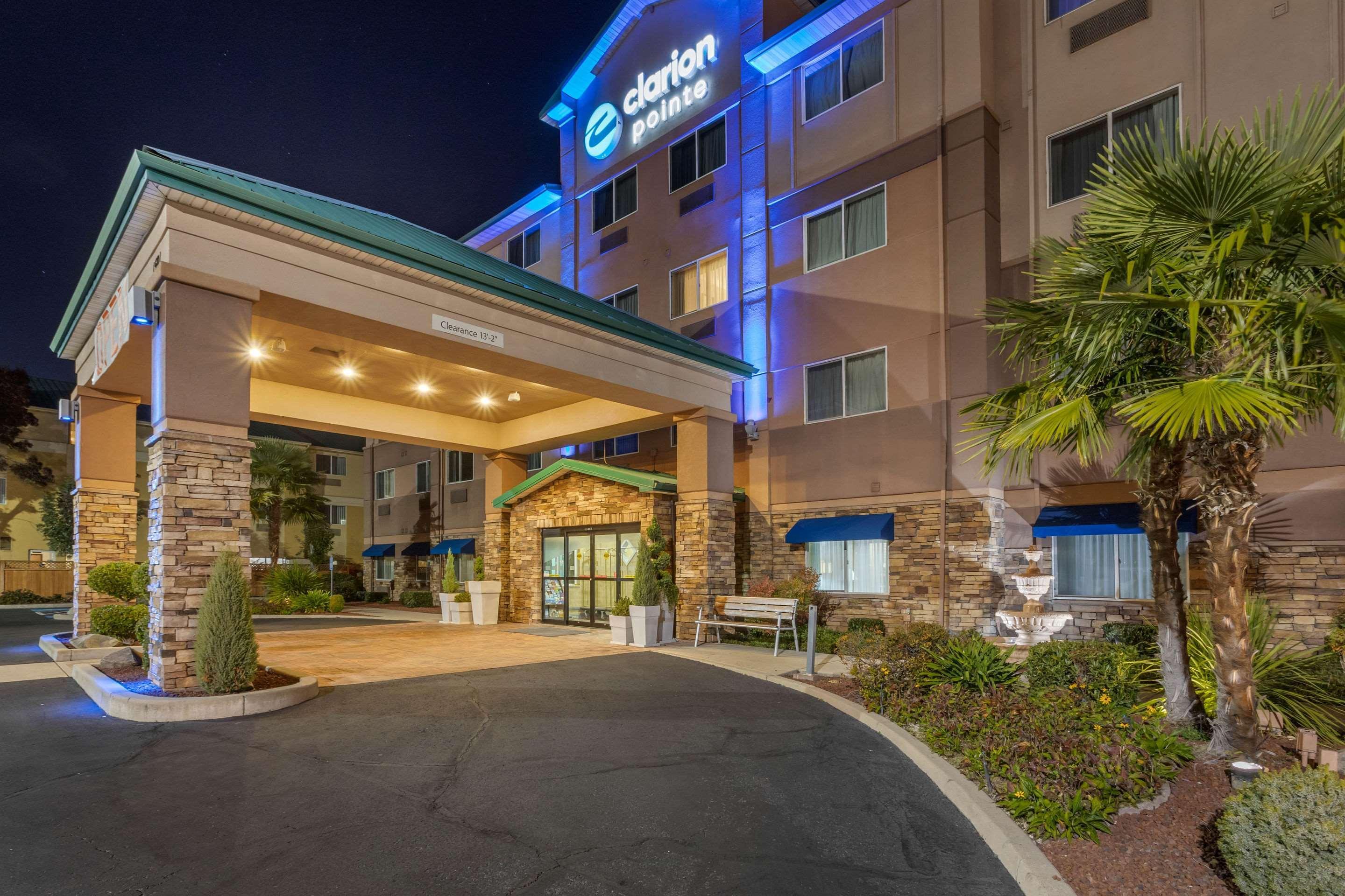 Hotel Clarion Pointe Medford Esterno foto
