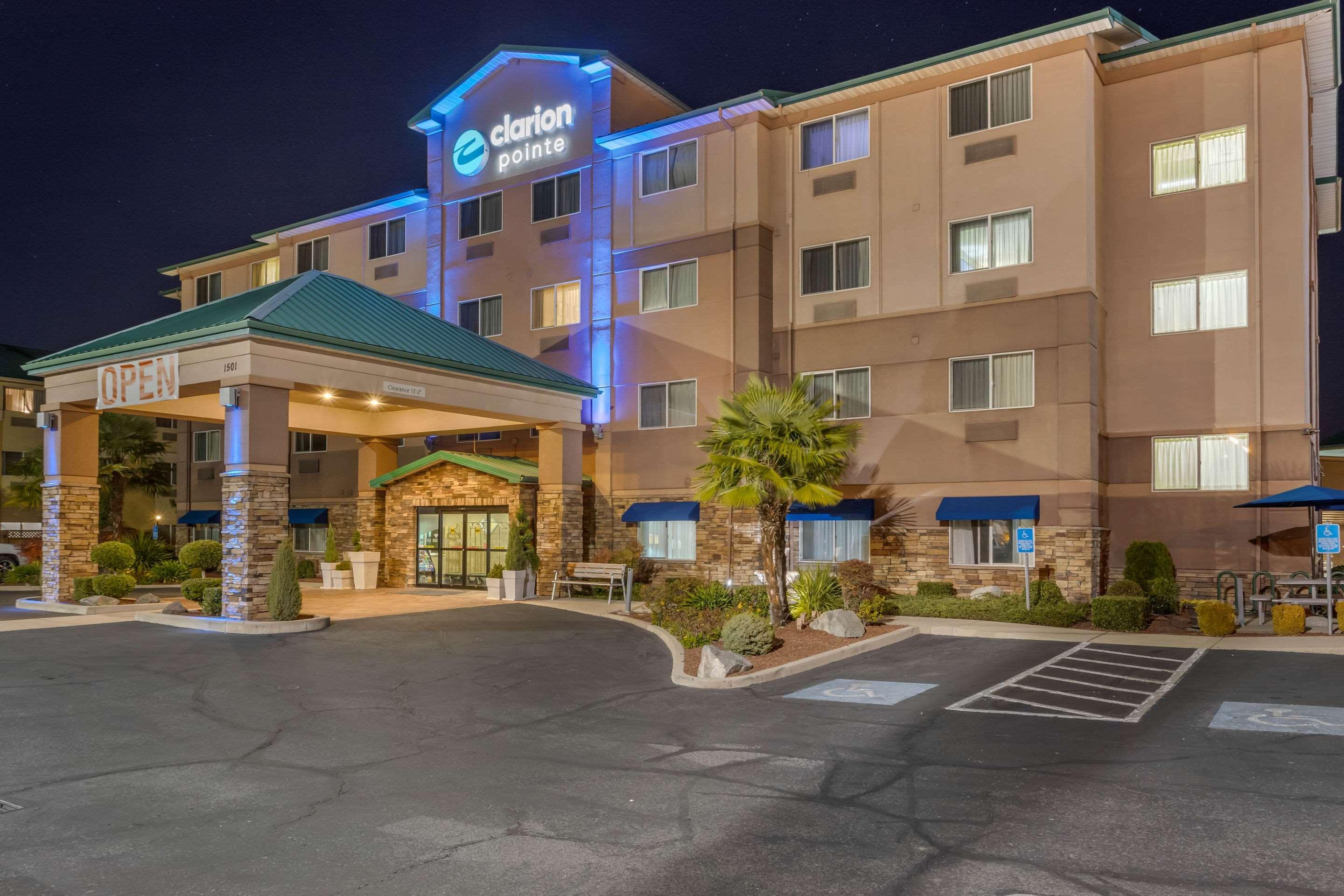 Hotel Clarion Pointe Medford Esterno foto