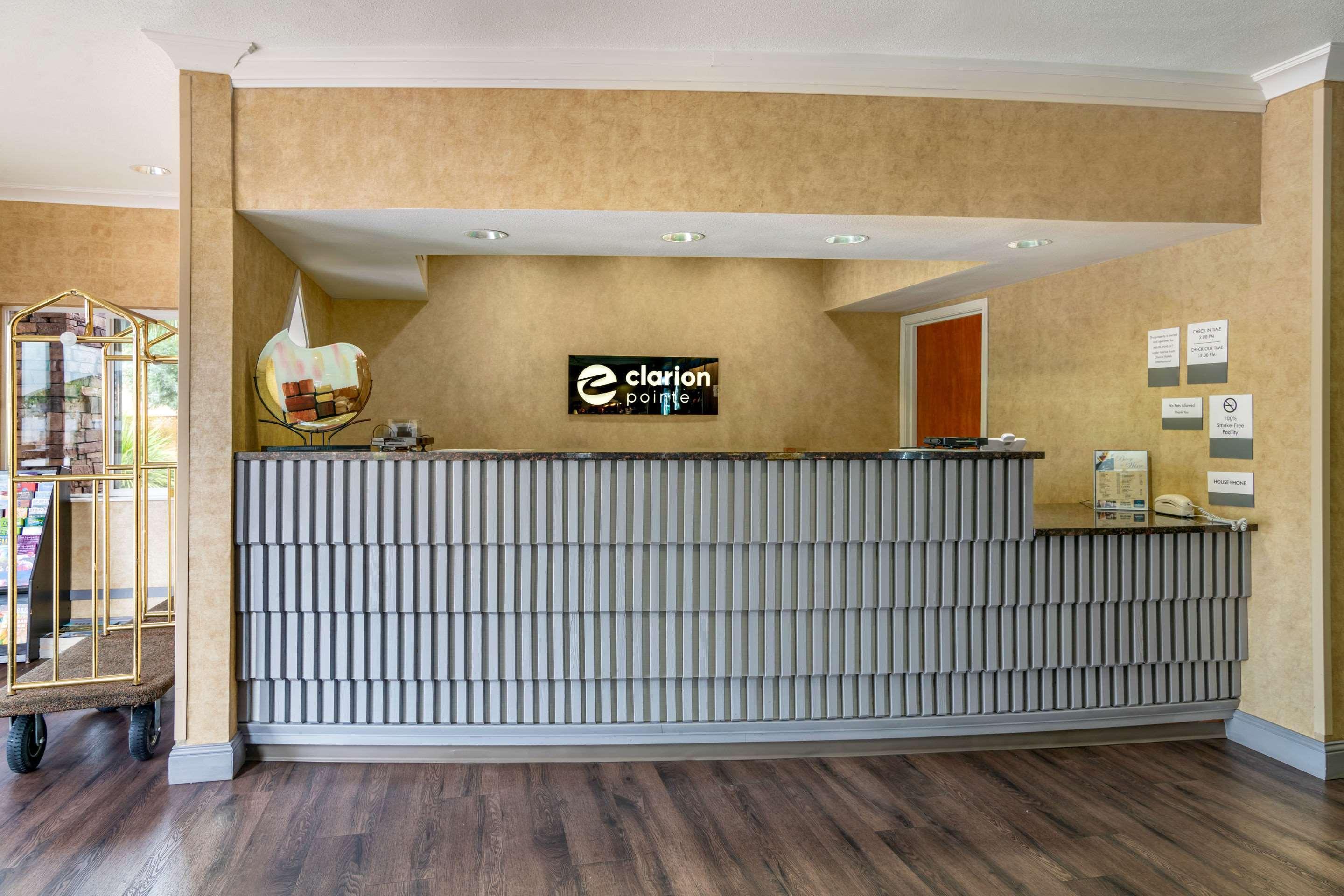 Hotel Clarion Pointe Medford Esterno foto
