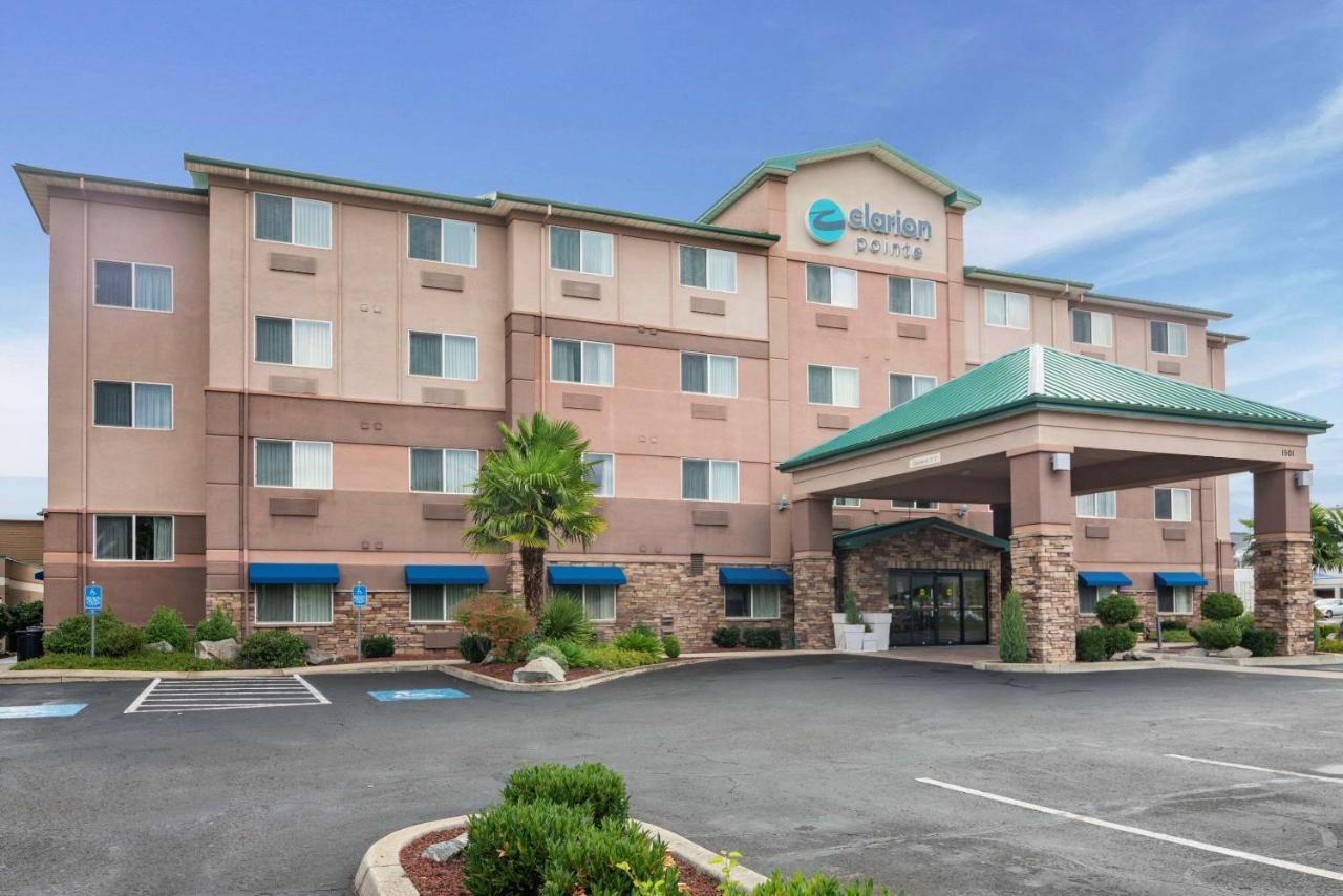 Hotel Clarion Pointe Medford Esterno foto