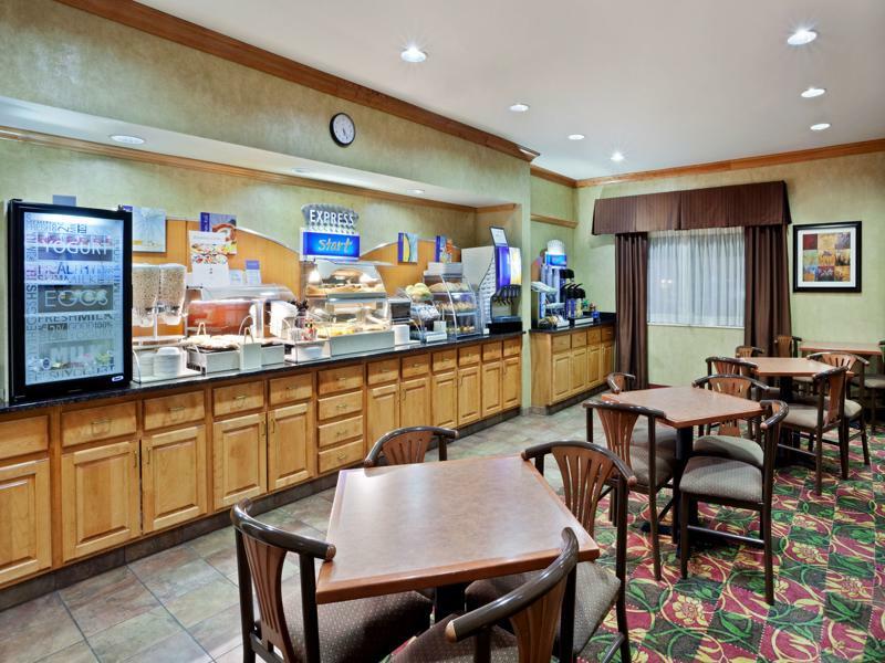 Hotel Clarion Pointe Medford Esterno foto