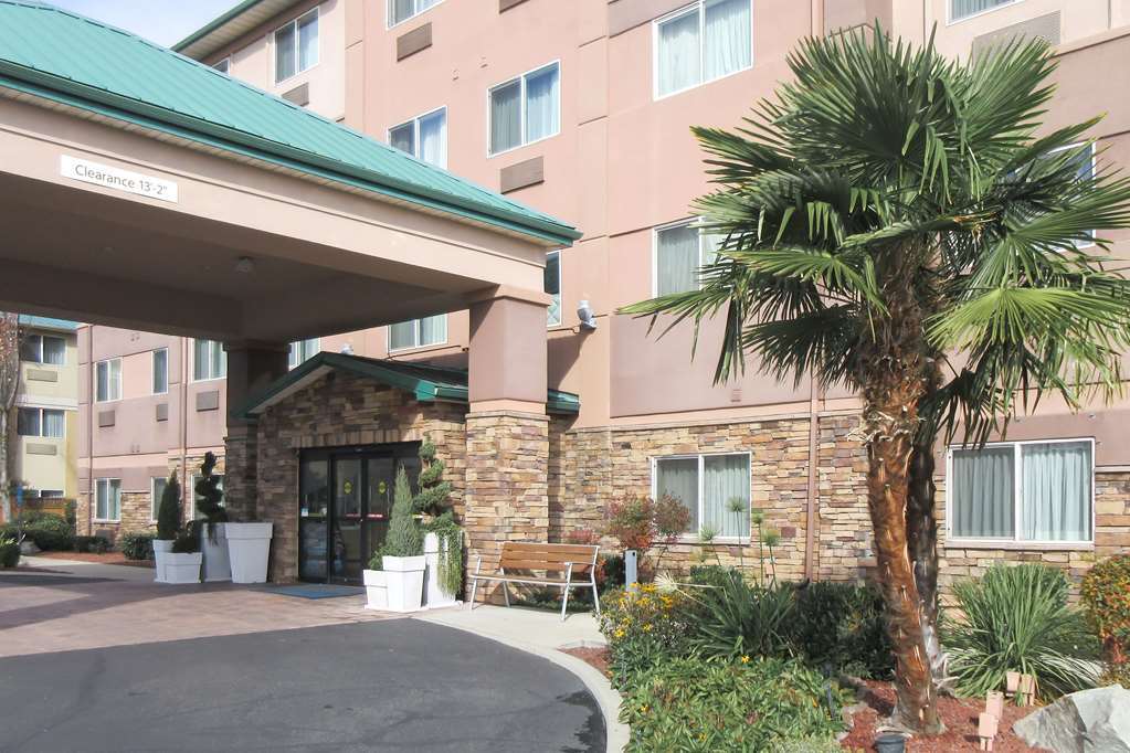 Hotel Clarion Pointe Medford Esterno foto